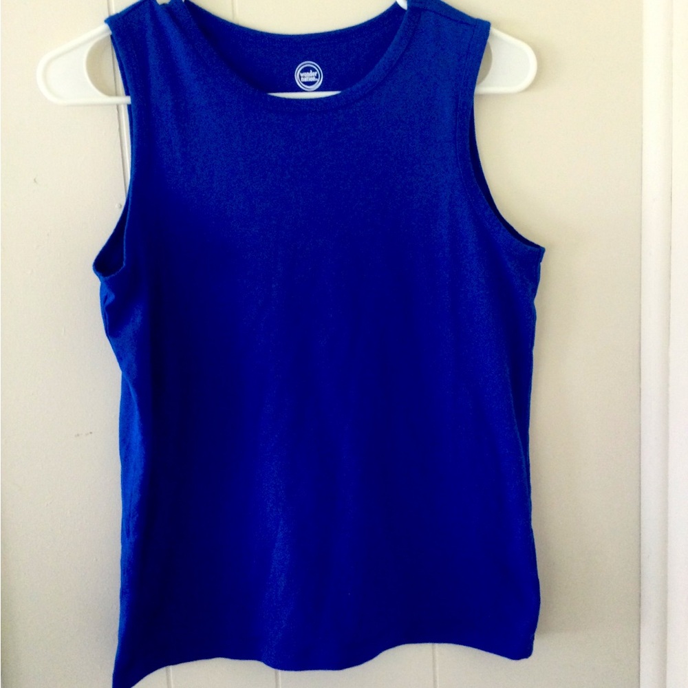 Boys wonder nation sleevesless tank top .